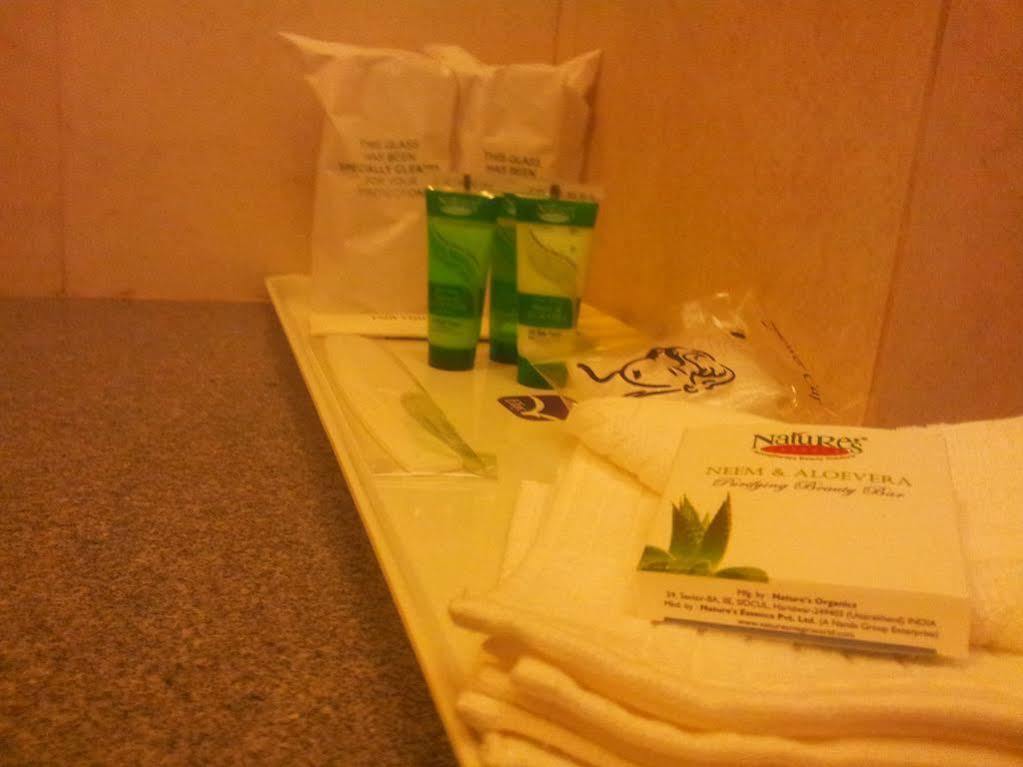 Hotel Siesta Basil - Okhla Nowe Delhi Zewnętrze zdjęcie