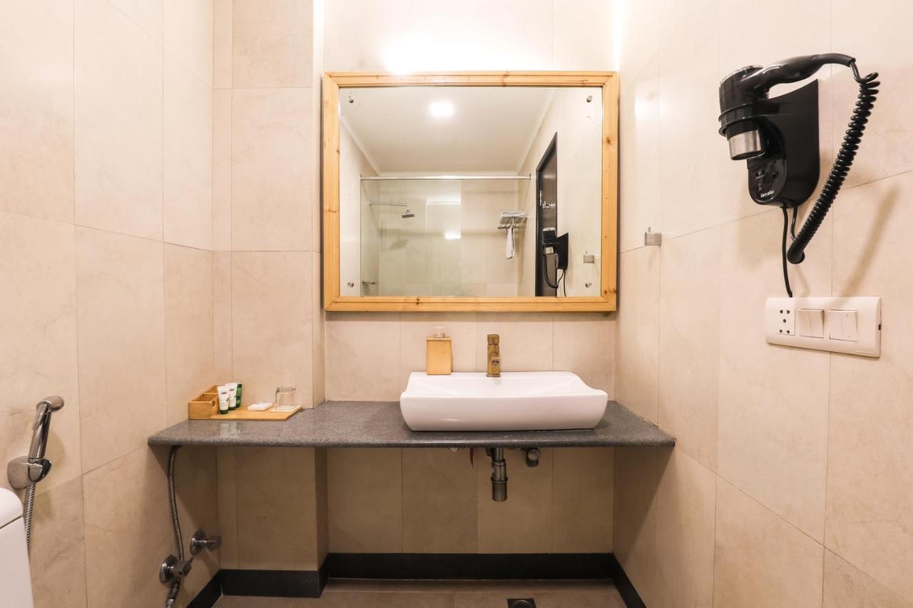 Hotel Siesta Basil - Okhla Nowe Delhi Zewnętrze zdjęcie